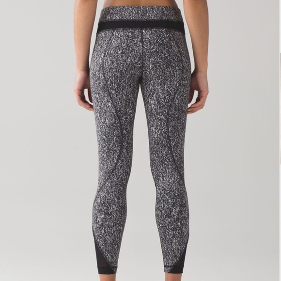 Lululemon Inspire Tight II Leggings
Power Luxtreme Suited Jacquard Black White - Picture 4 of 14